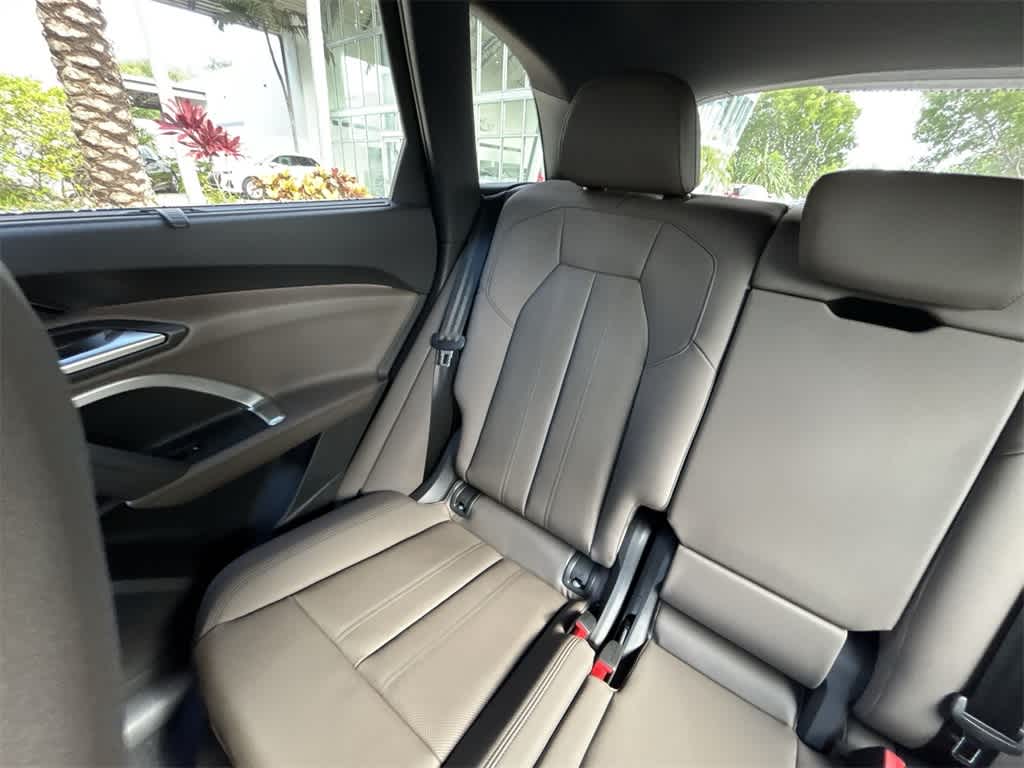 Thumbnail: 2025 Audi Q5 - 14