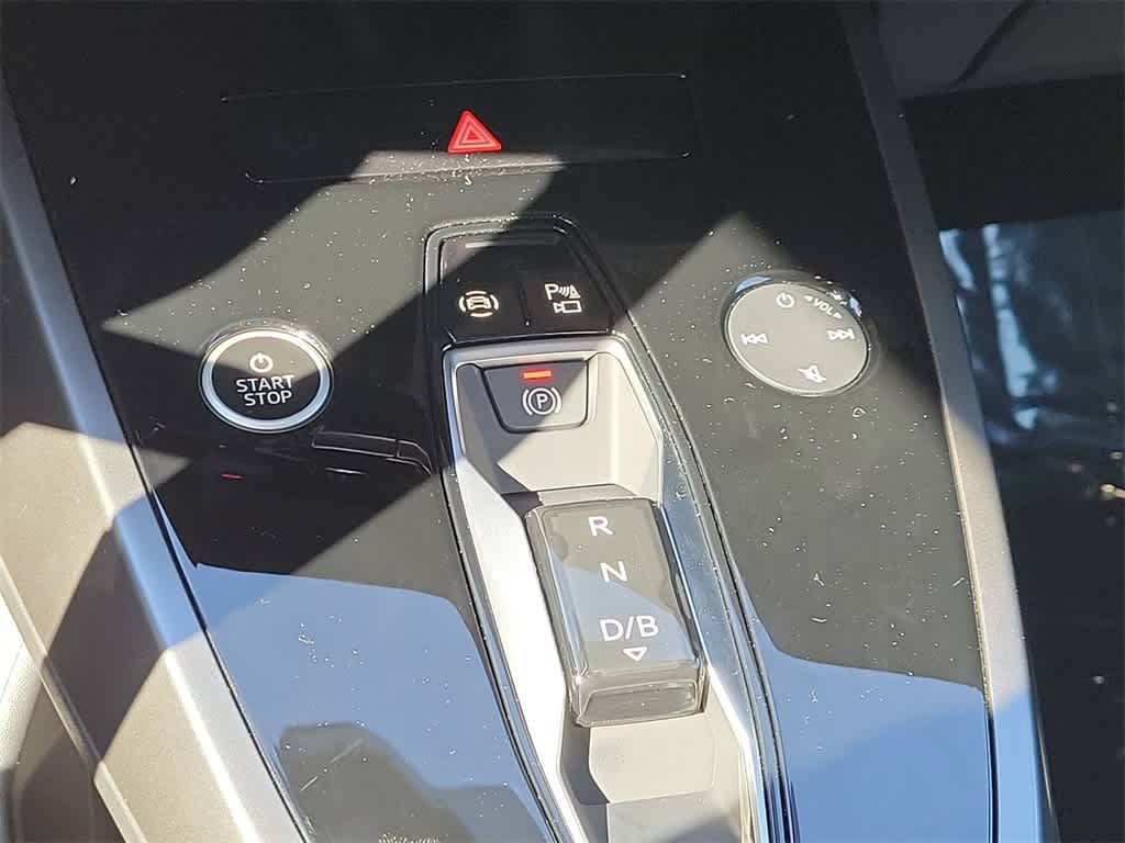 Thumbnail: 2026 Audi Q4 e-tron - 17