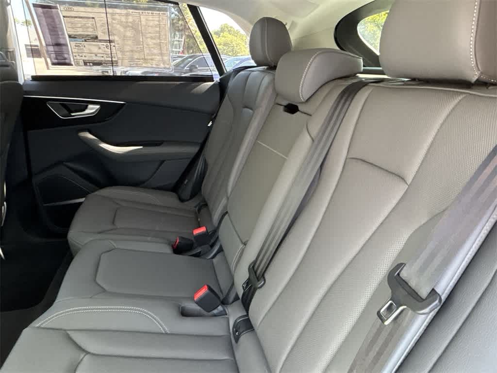 Thumbnail: 2025 Audi Q8 - 27