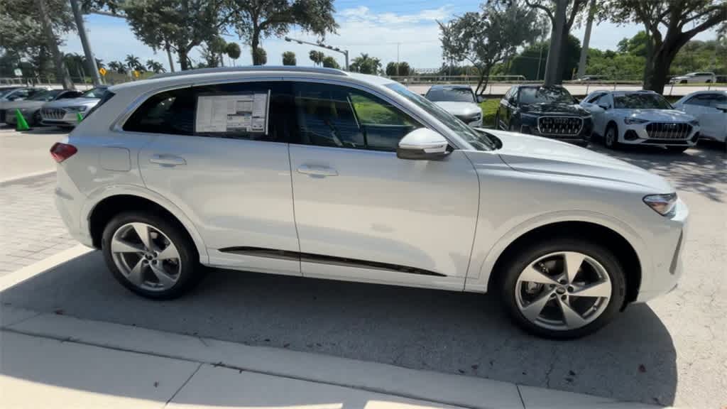 Thumbnail: 2025 Audi Q5 - 9