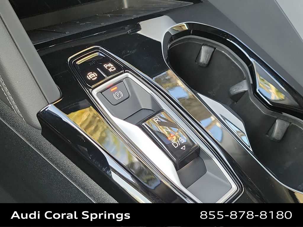 Thumbnail: 2025 Audi Q5 - 25