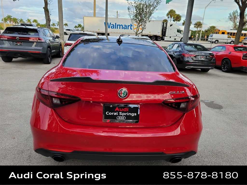 Thumbnail: 2022 Alfa Romeo Giulia - 5