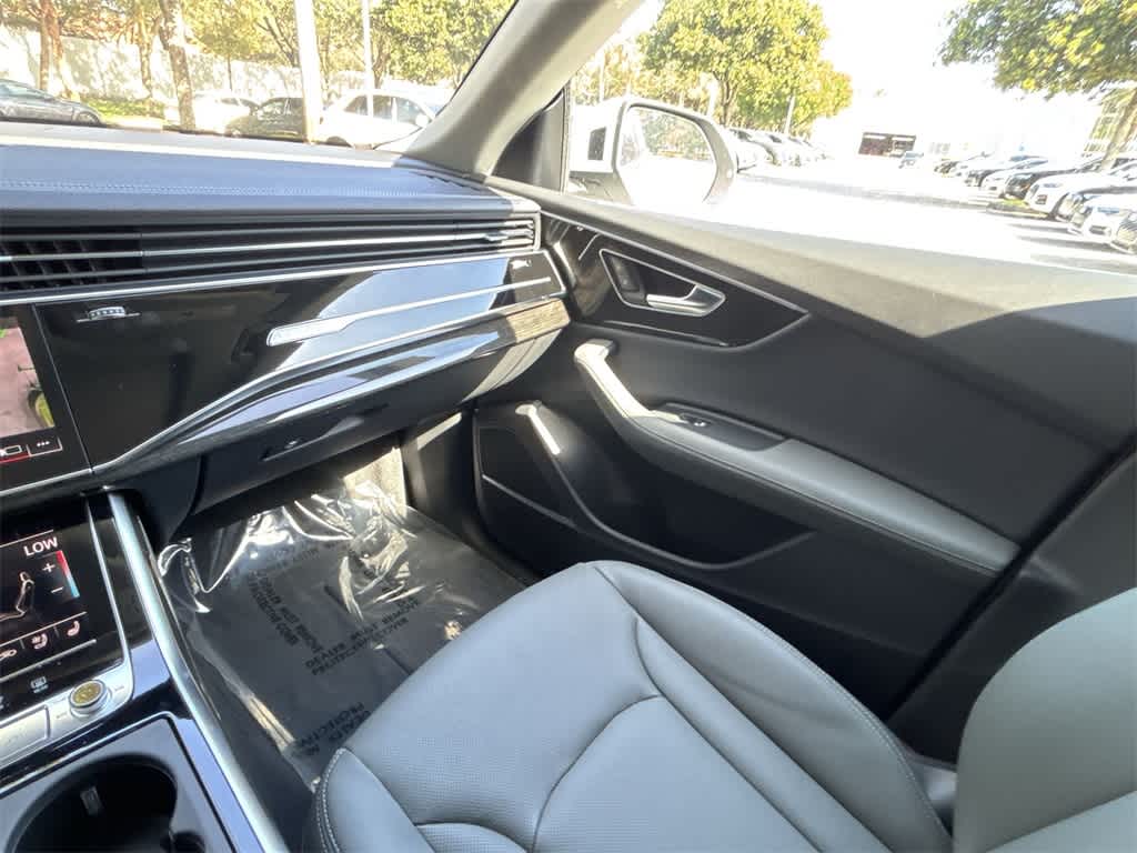 Thumbnail: 2025 Audi Q8 - 11