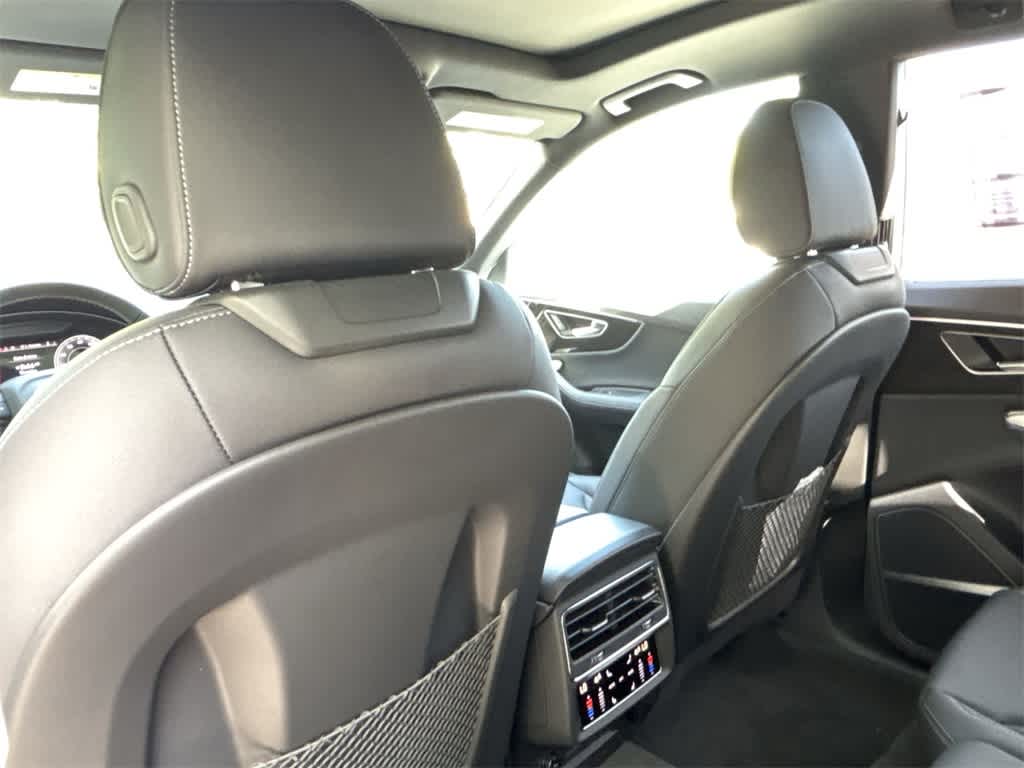 Thumbnail: 2025 Audi Q8 - 26