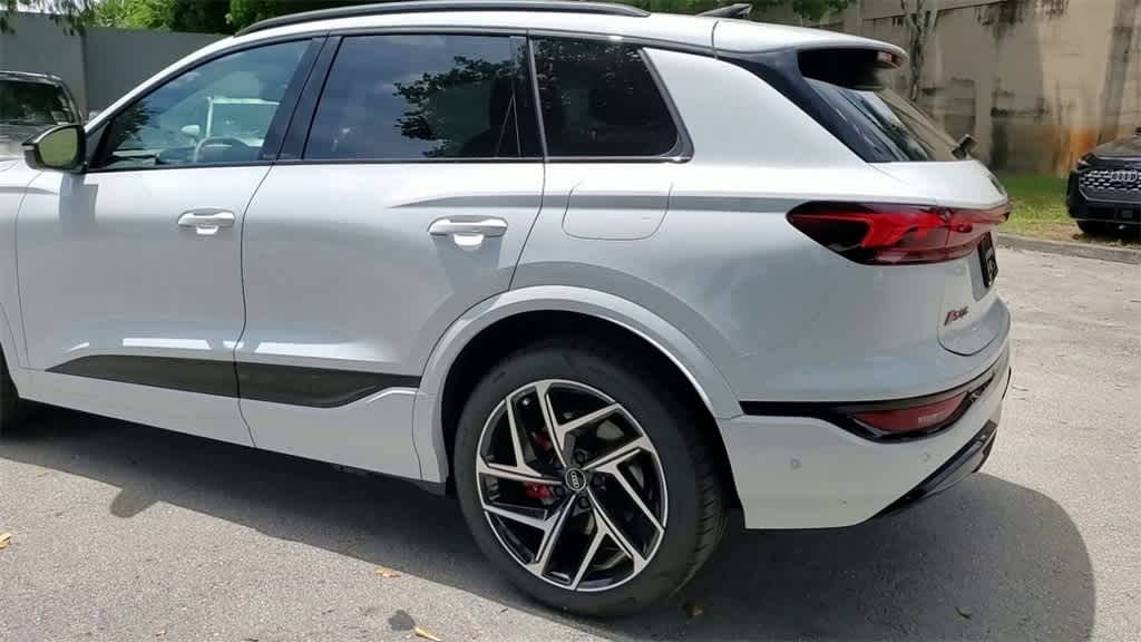 Thumbnail: 2025 Audi SQ6 e-tron - 6