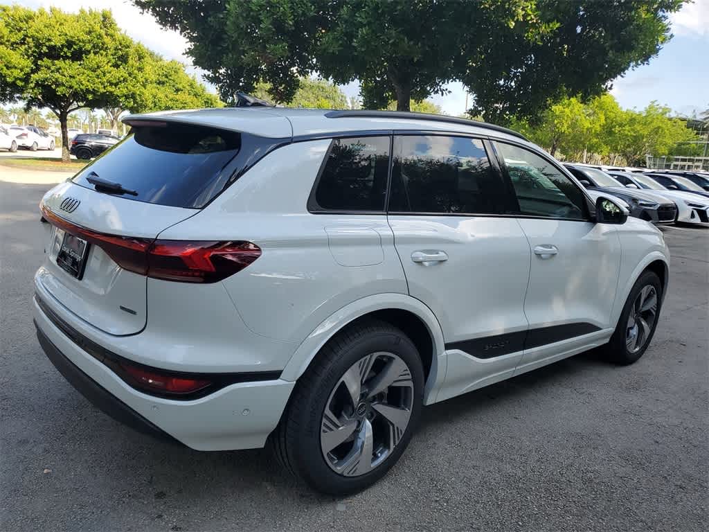 Thumbnail: 2025 Audi Q6 e-tron - 8