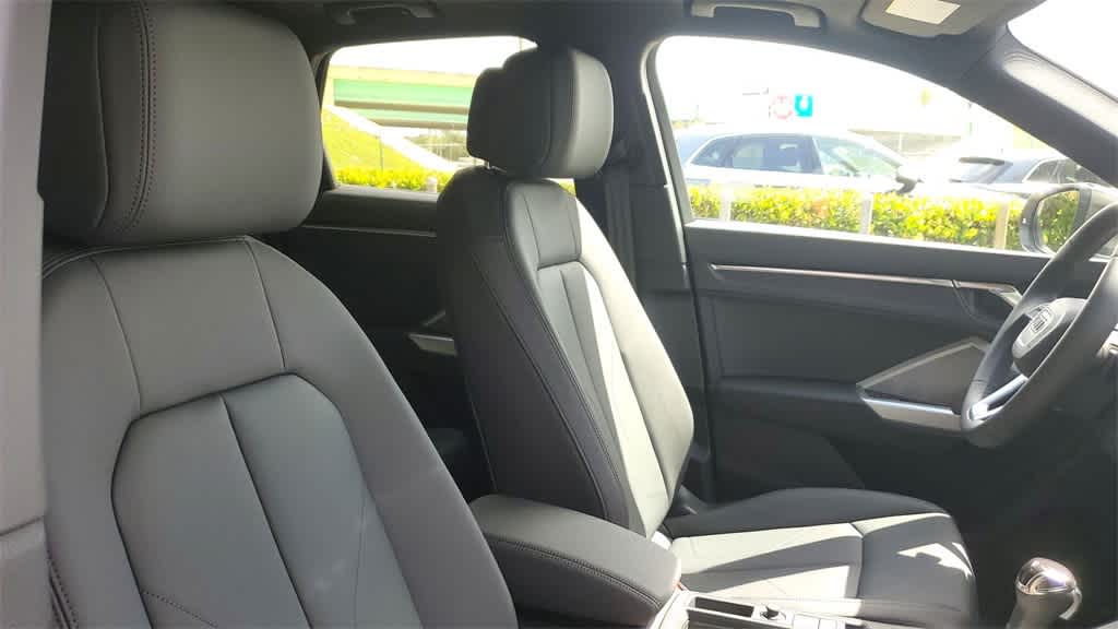 Thumbnail: 2025 Audi Q3 - 22