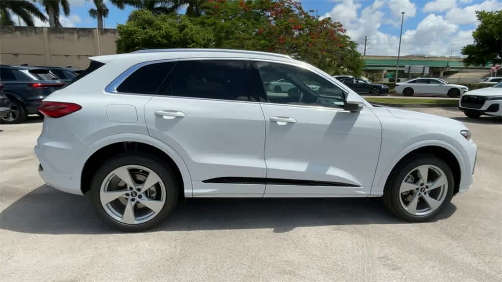 Thumbnail: 2025 Audi Q5 - 9