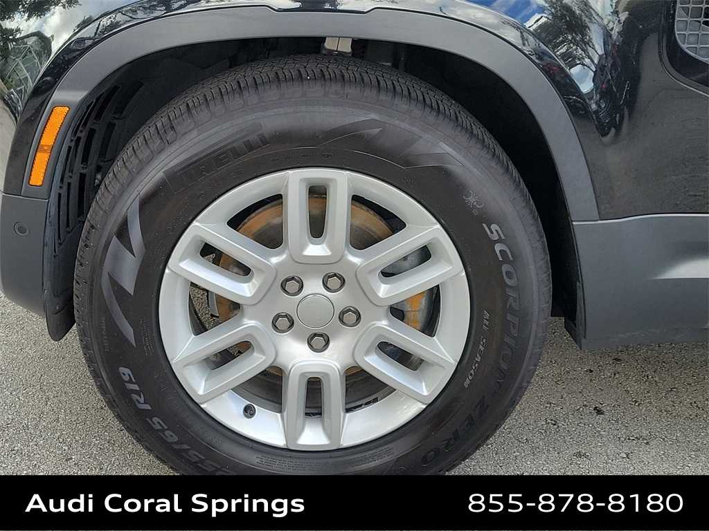 Thumbnail: 2023 Land Rover Defender - 16