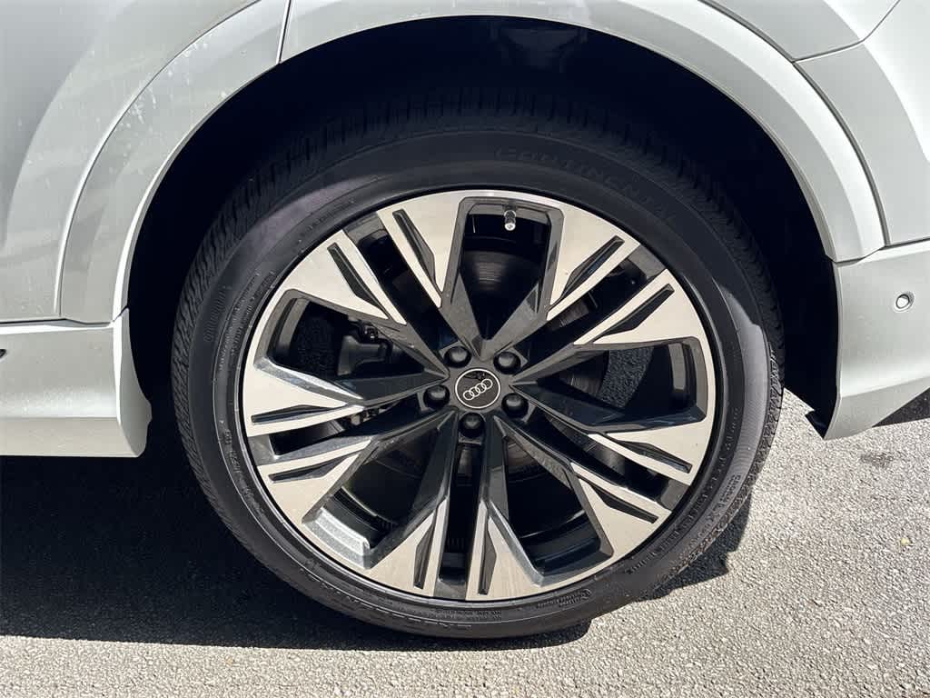 Thumbnail: 2025 Audi Q8 - 22