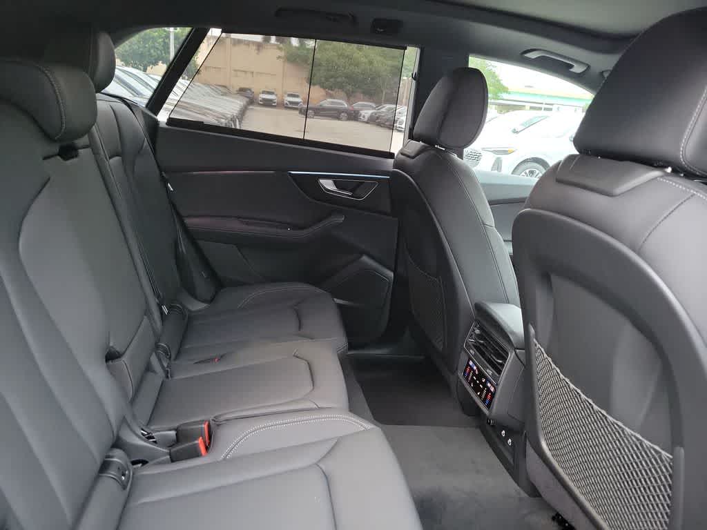 Thumbnail: 2026 Audi Q8 - 21