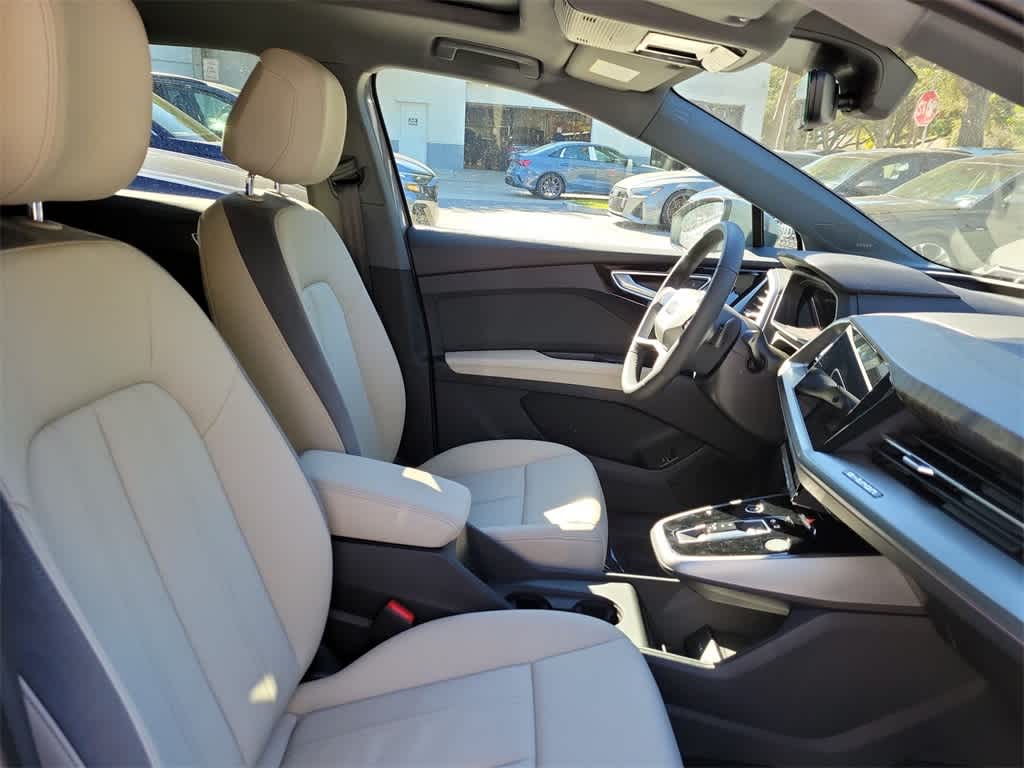 Thumbnail: 2026 Audi Q4 e-tron - 14