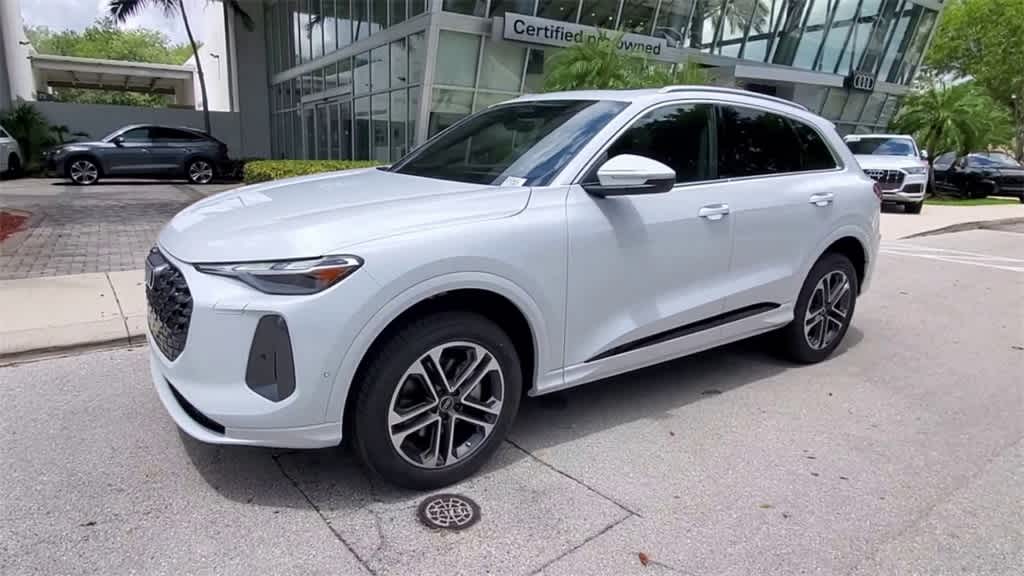 Thumbnail: 2025 Audi Q5 - 4