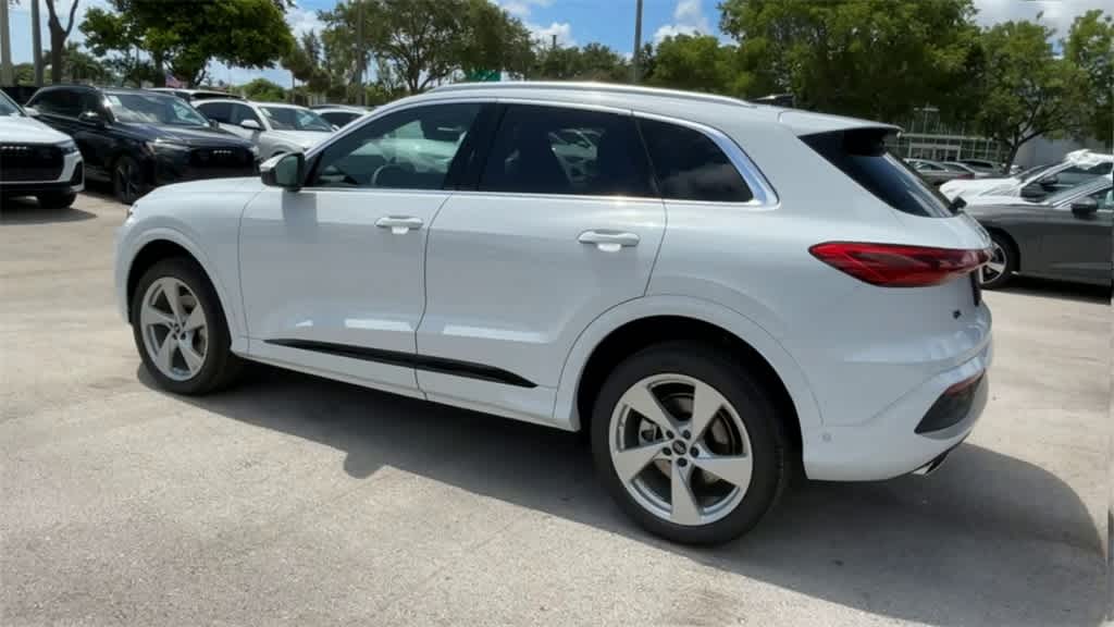 Thumbnail: 2025 Audi Q5 - 6