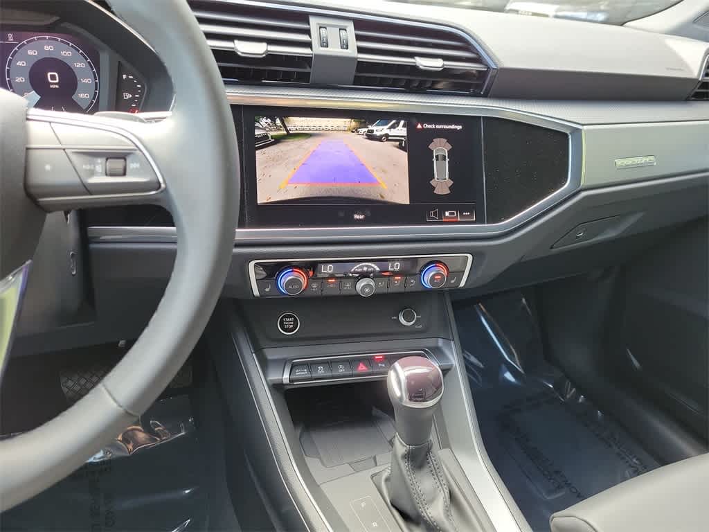 Thumbnail: 2025 Audi Q3 - 24