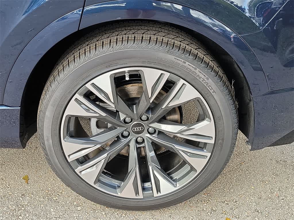 Thumbnail: 2026 Audi Q8 - 16