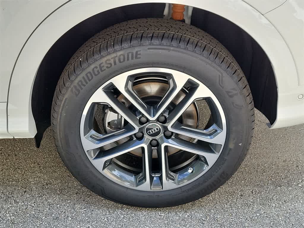 Thumbnail: 2025 Audi Q5 - 8