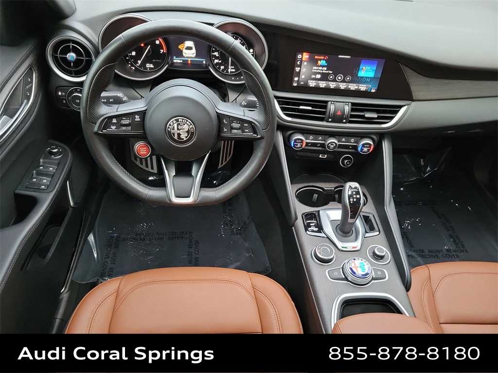 Thumbnail: 2022 Alfa Romeo Giulia - 10