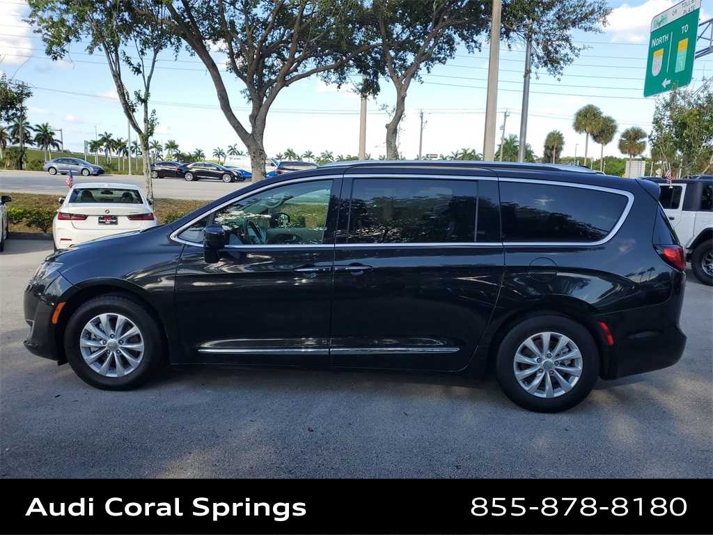 Thumbnail: 2018 Chrysler Pacifica - 5