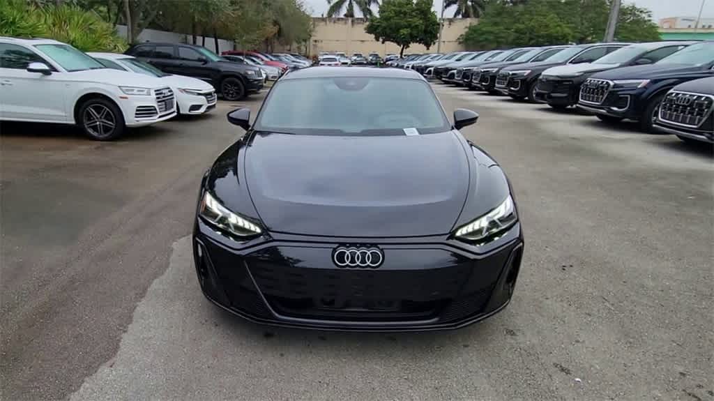 Thumbnail: 2025 Audi e-tron GT - 3