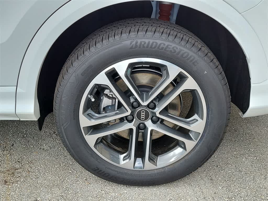 Thumbnail: 2025 Audi Q5 - 8