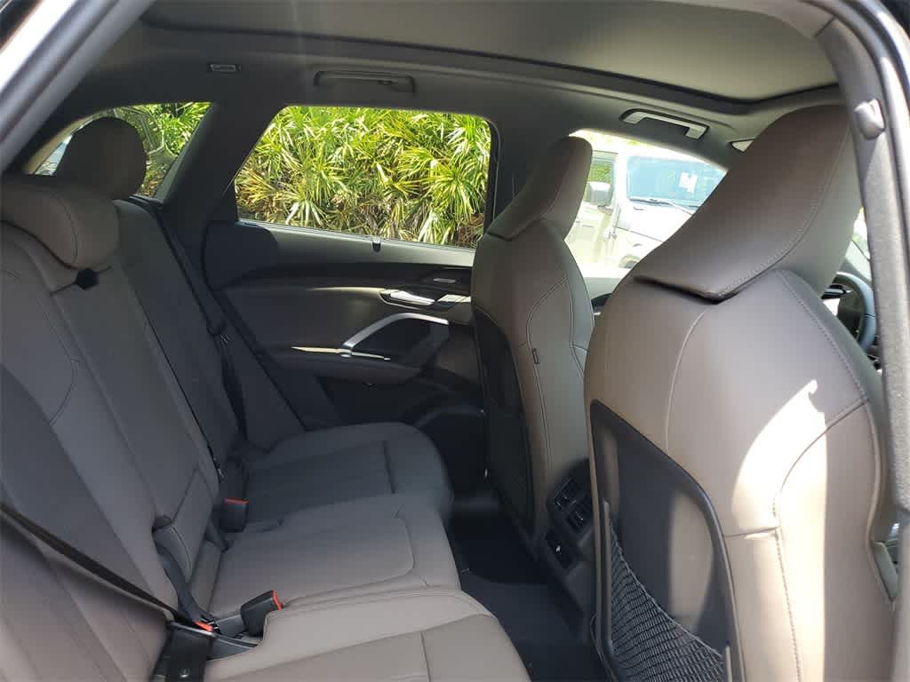 Thumbnail: 2025 Audi Q5 - 21