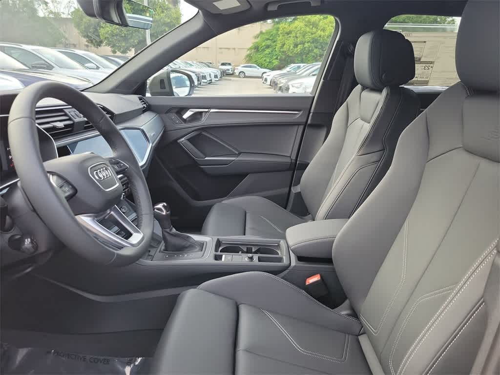 Thumbnail: 2025 Audi Q3 - 11