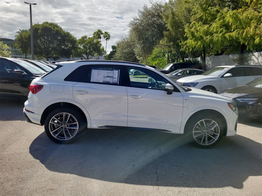 Thumbnail: 2025 Audi Q3 - 9