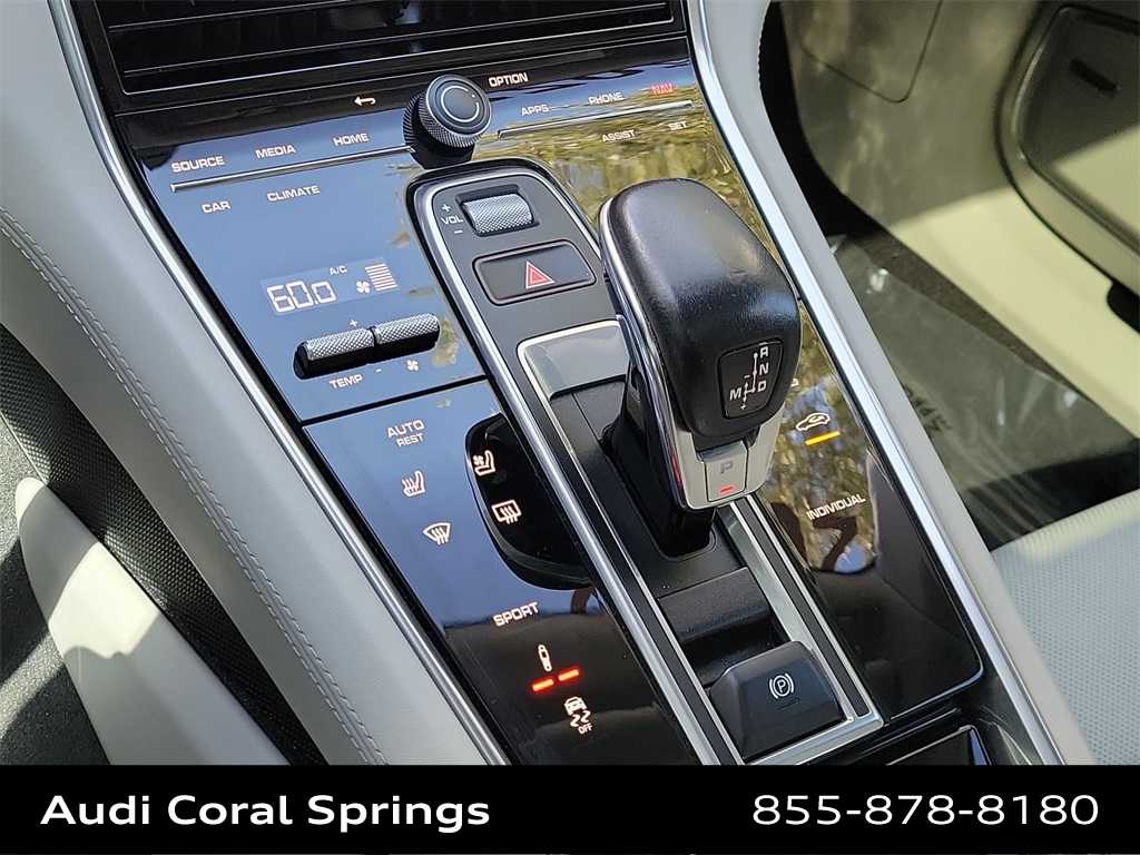 Thumbnail: 2022 Porsche Panamera - 25