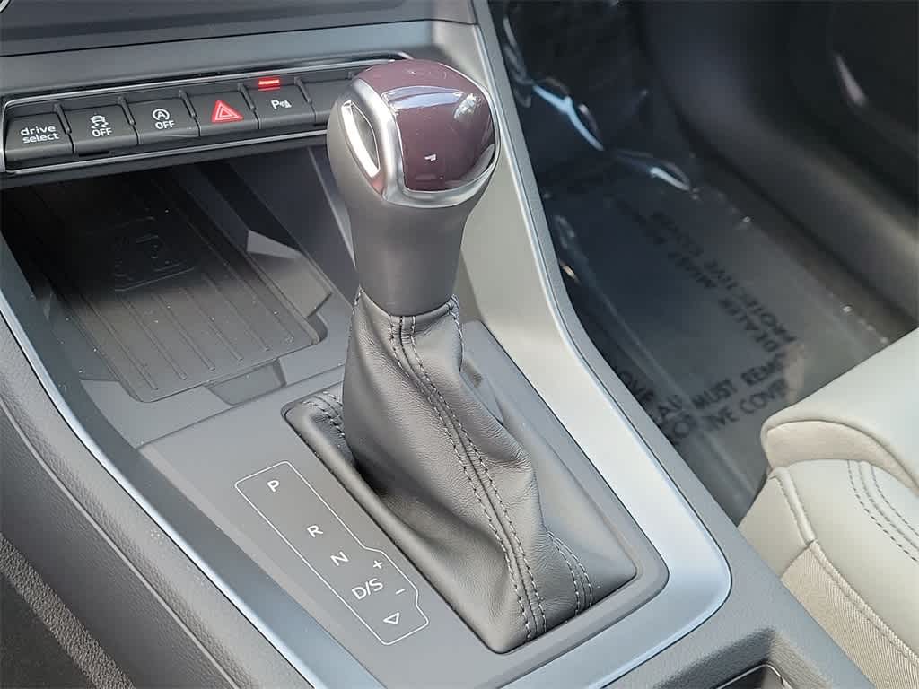 Thumbnail: 2025 Audi Q3 - 17