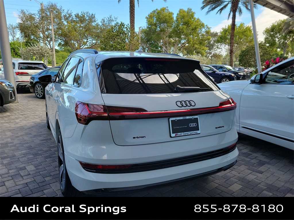 Thumbnail: 2022 Audi e-tron - 4