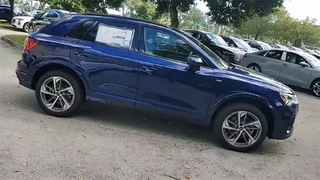 Thumbnail: 2025 Audi Q3 - 9