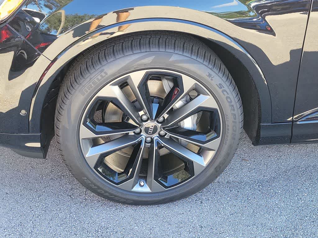 Thumbnail: 2026 Audi Q7 - 16