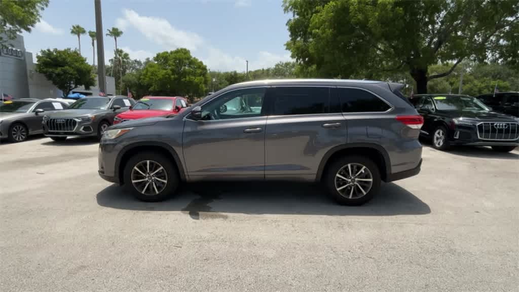 Thumbnail: 2017 Toyota Highlander - 5