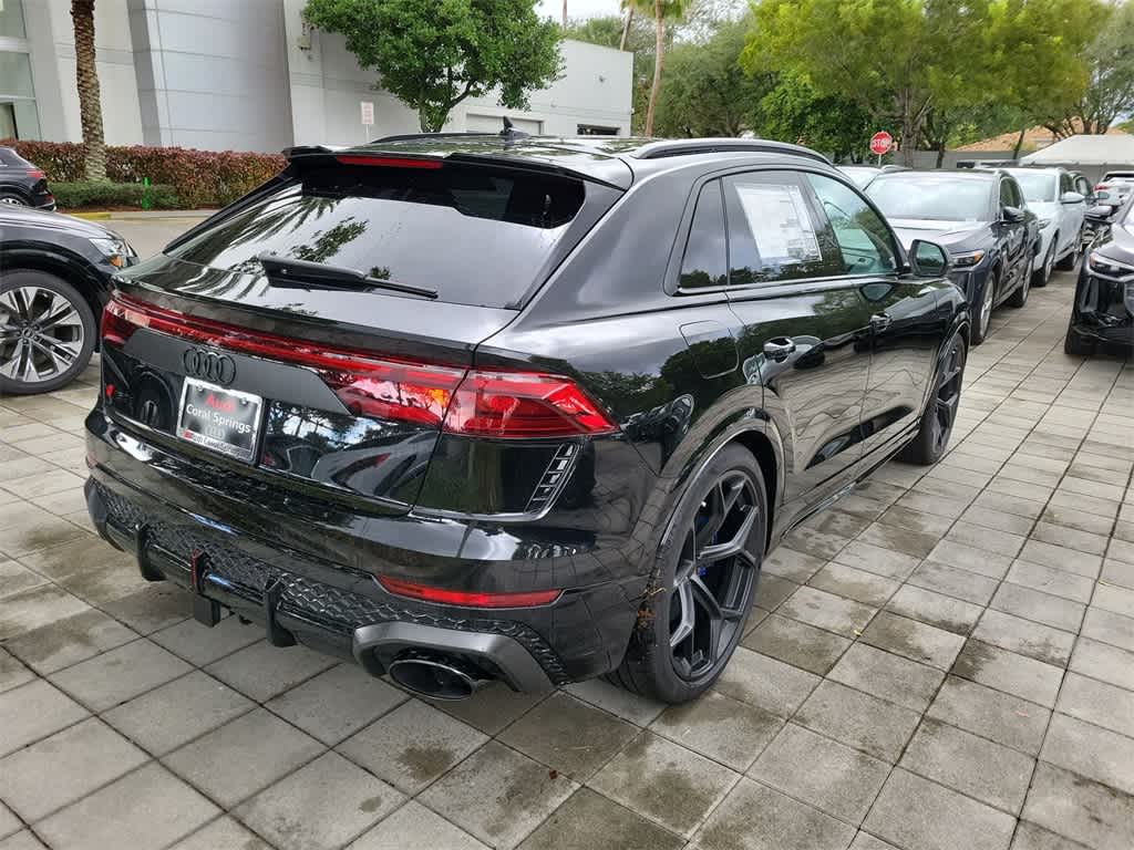 Thumbnail: 2026 Audi RS Q8 - 8