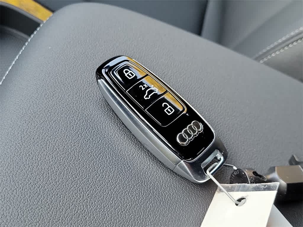 Thumbnail: 2026 Audi Q8 - 20