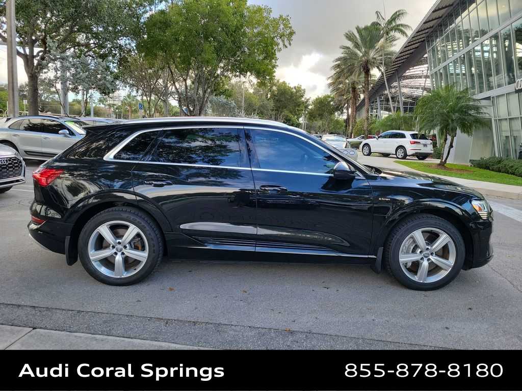 Thumbnail: 2019 Audi e-tron - 9