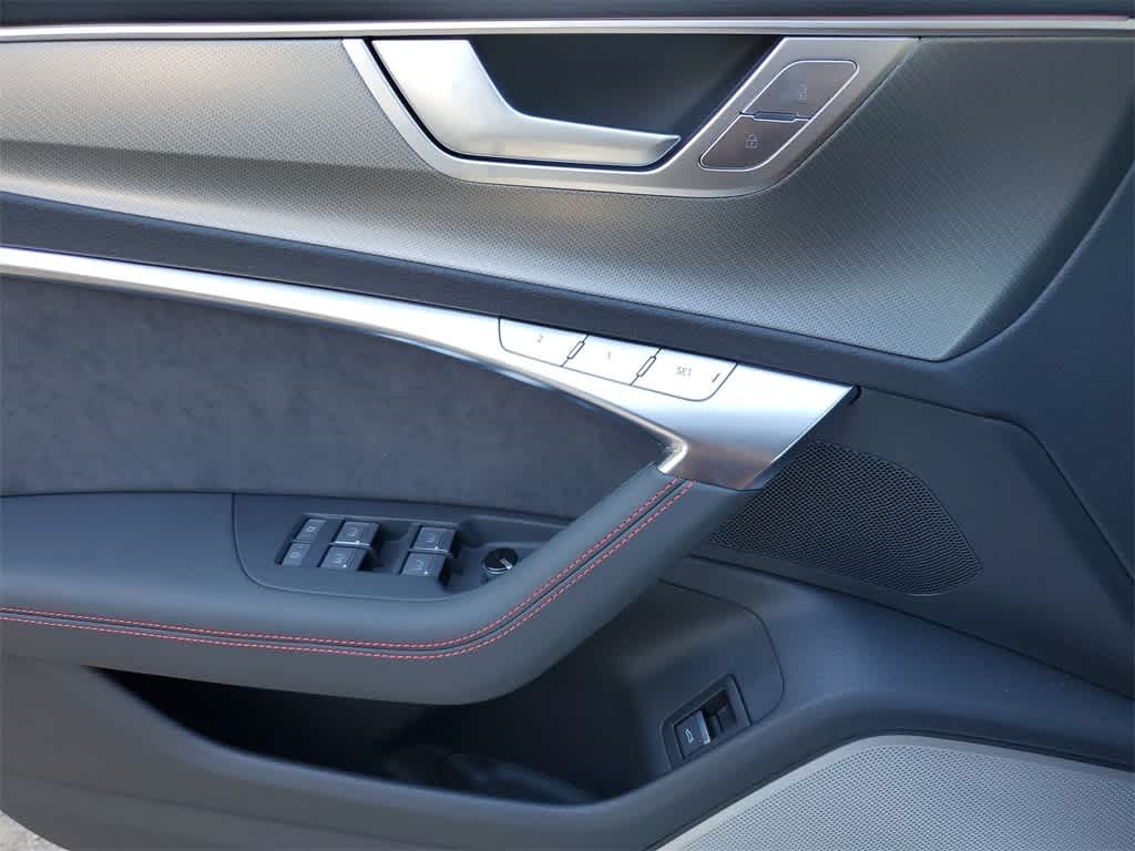 Thumbnail: 2025 Audi RS 6 - 27