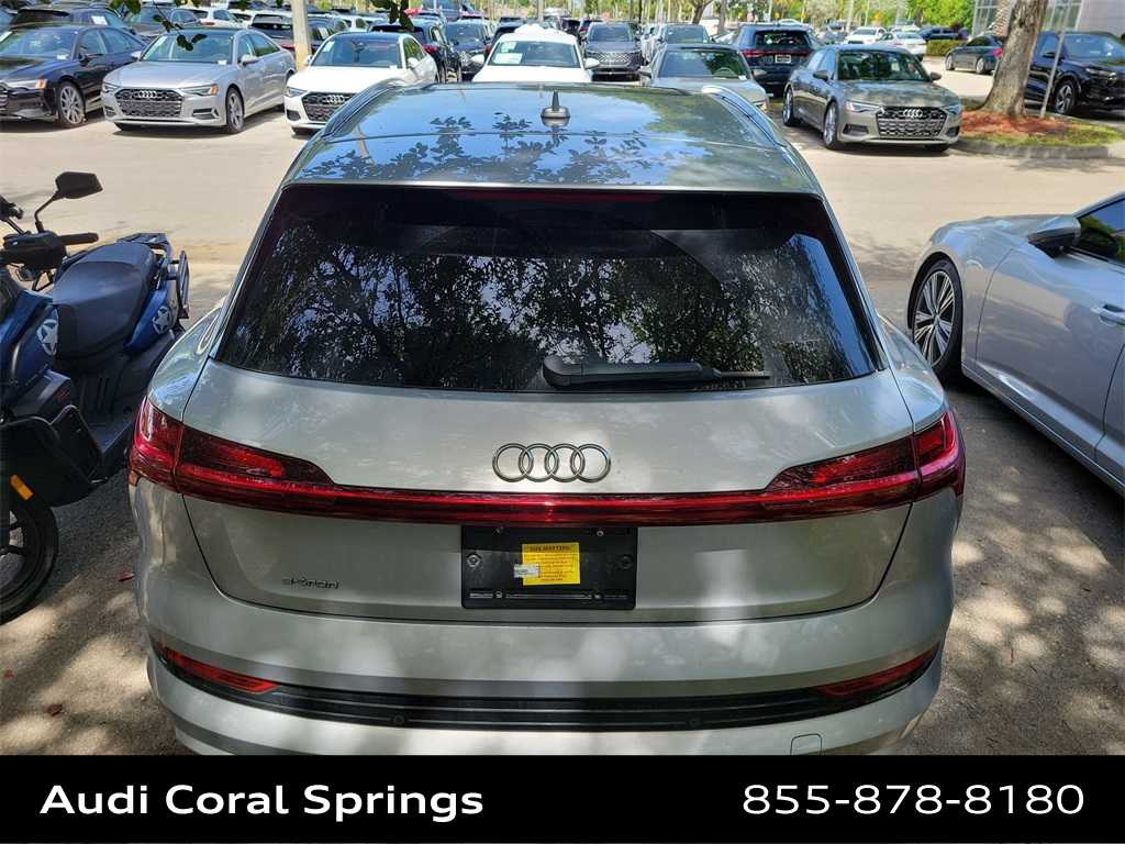Thumbnail: 2019 Audi e-tron - 15