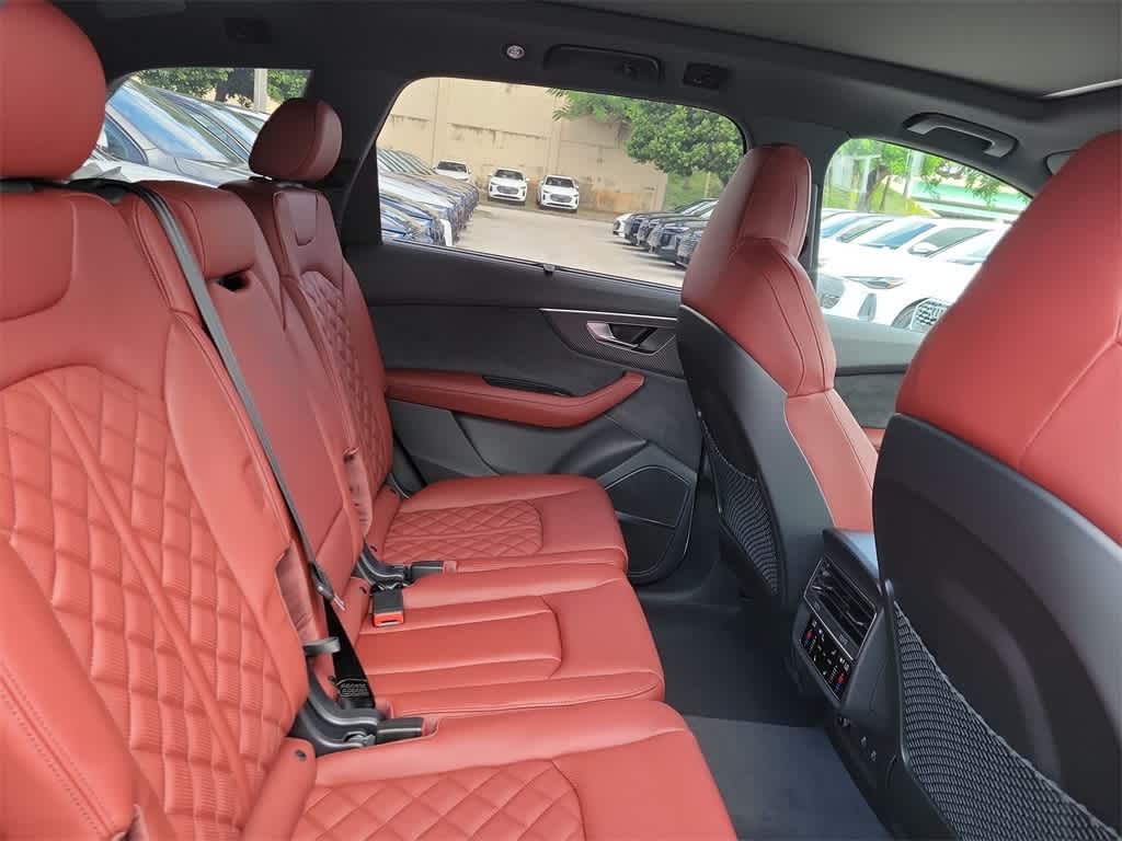 Thumbnail: 2026 Audi SQ7 - 13