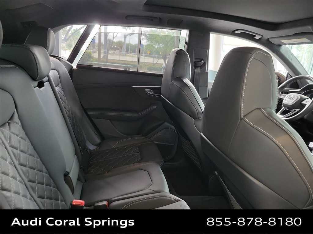 Thumbnail: 2023 Audi SQ8 - 21