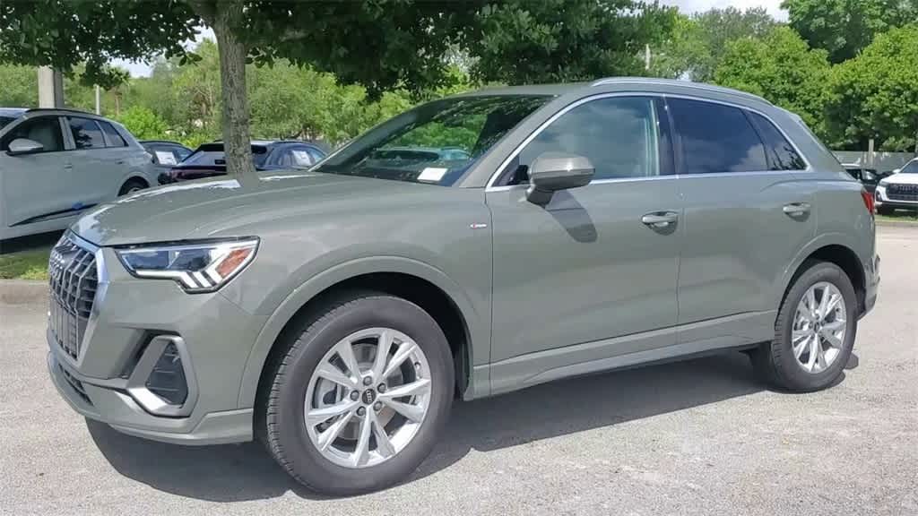 Thumbnail: 2025 Audi Q3 - 4