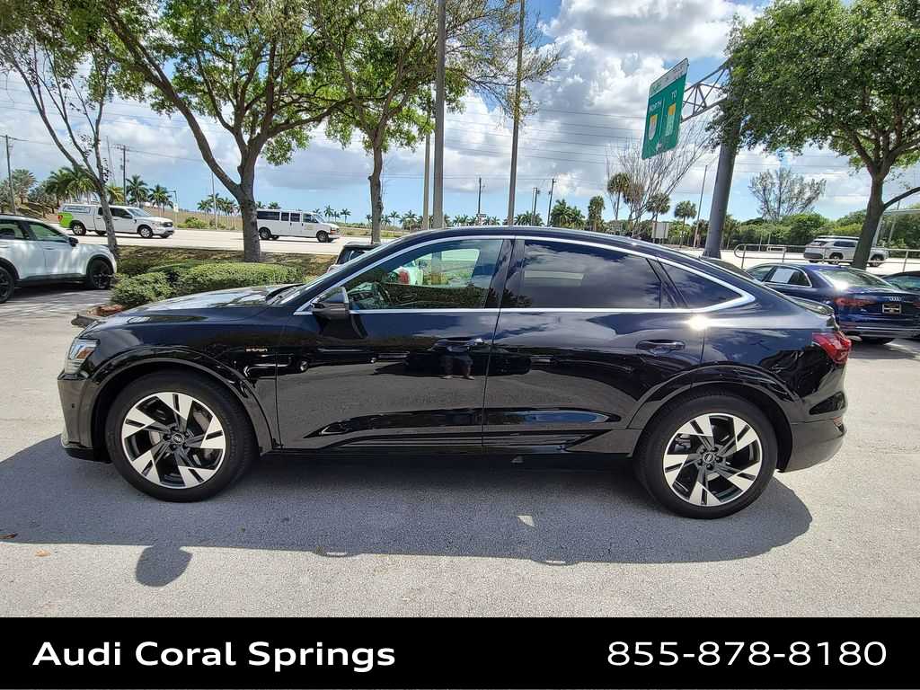 Thumbnail: 2023 Audi e-tron S - 11