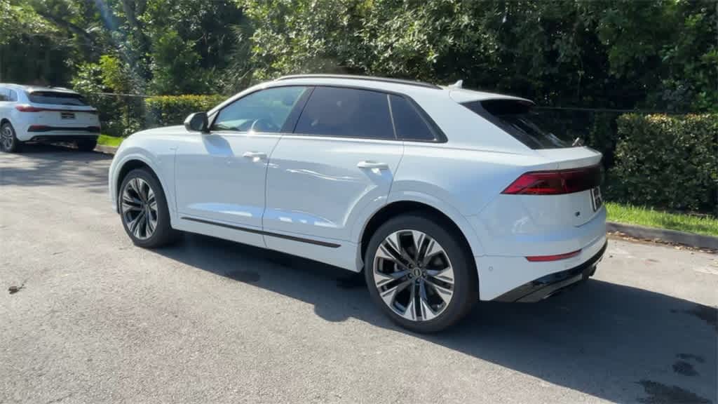 Thumbnail: 2025 Audi Q8 - 6