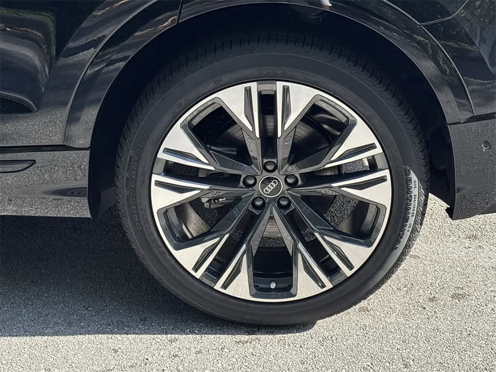 Thumbnail: 2025 Audi Q8 - 22