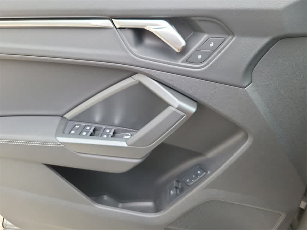 Thumbnail: 2025 Audi Q3 - 27