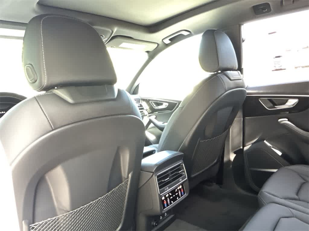 Thumbnail: 2025 Audi Q8 - 26