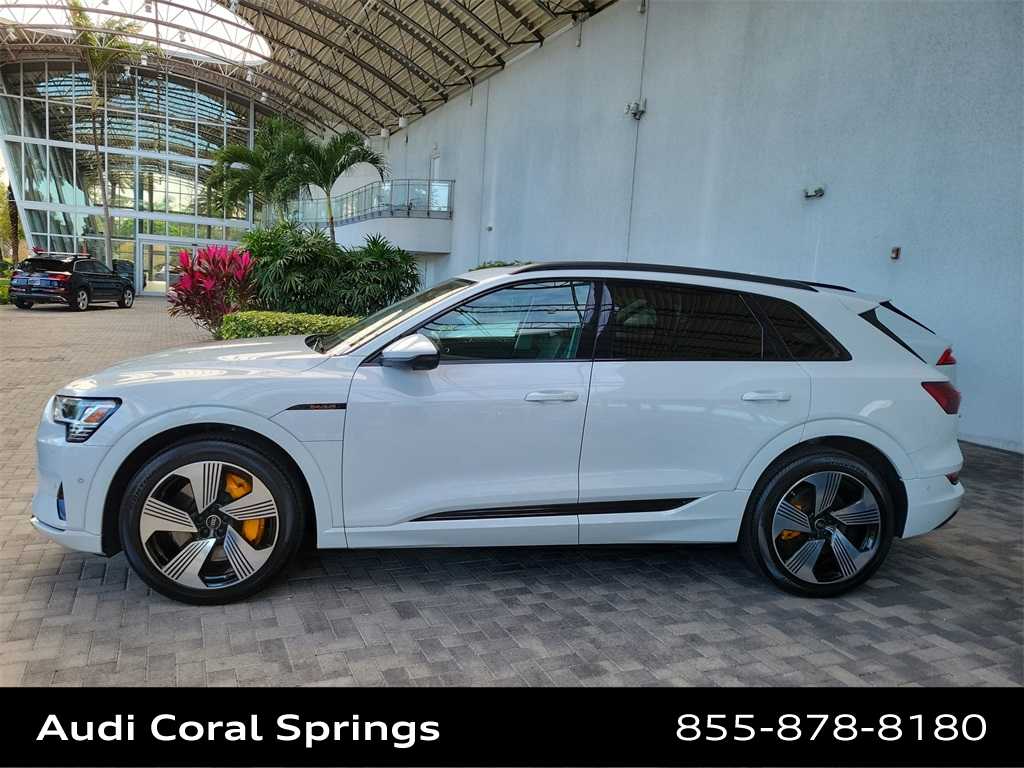 Thumbnail: 2022 Audi e-tron - 3