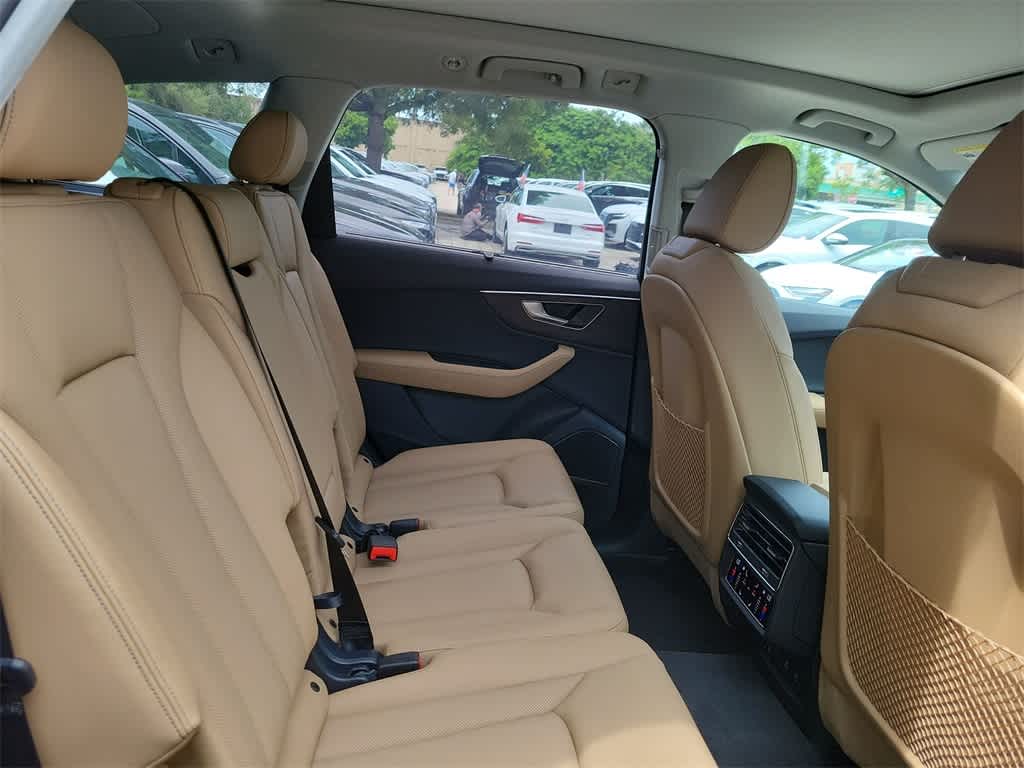 Thumbnail: 2025 Audi Q7 - 13