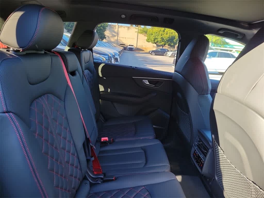 Thumbnail: 2026 Audi SQ7 - 13